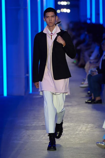 Look 50